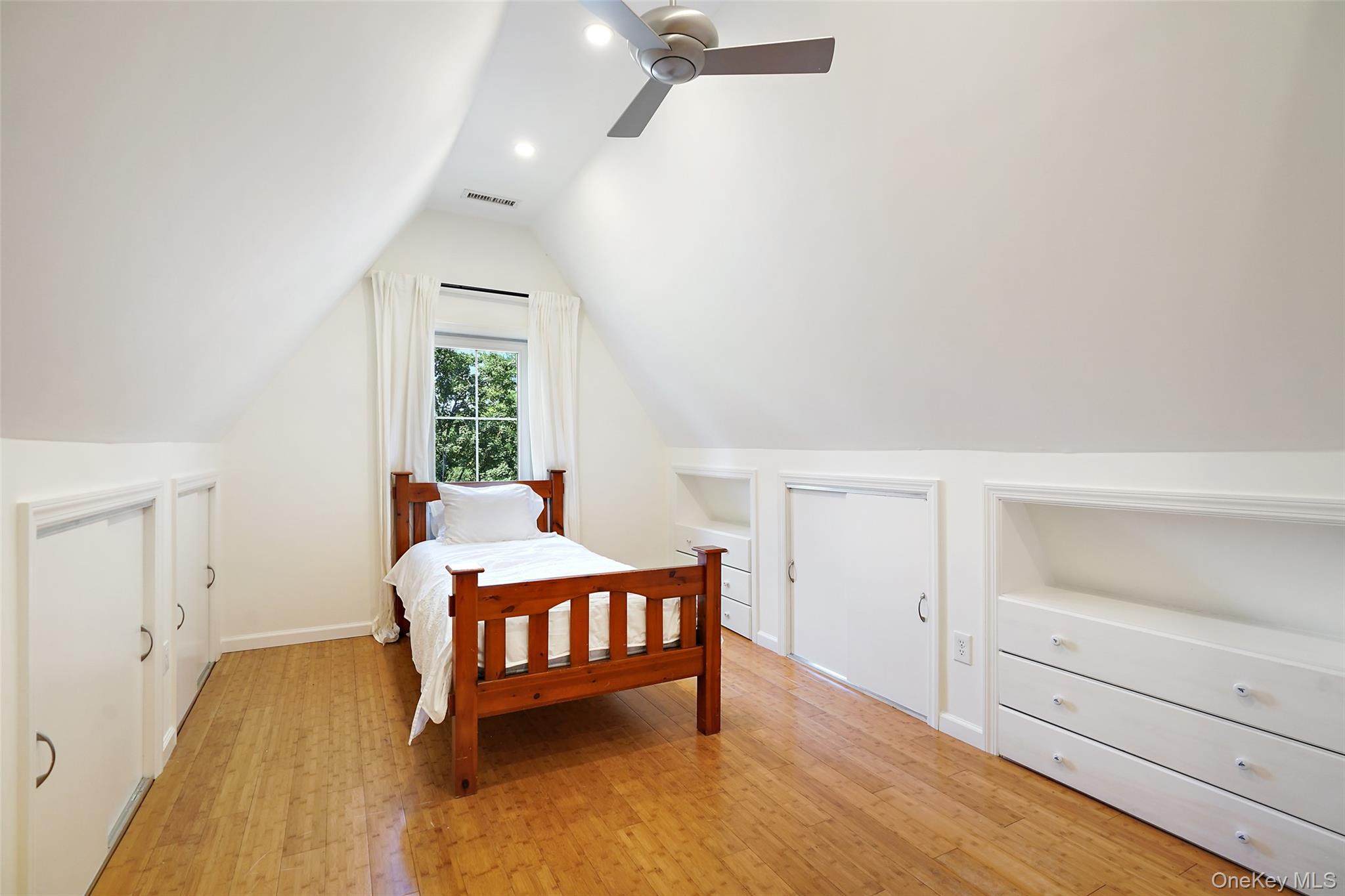 319 Oakland Beach Avenue – For Rent photo 21