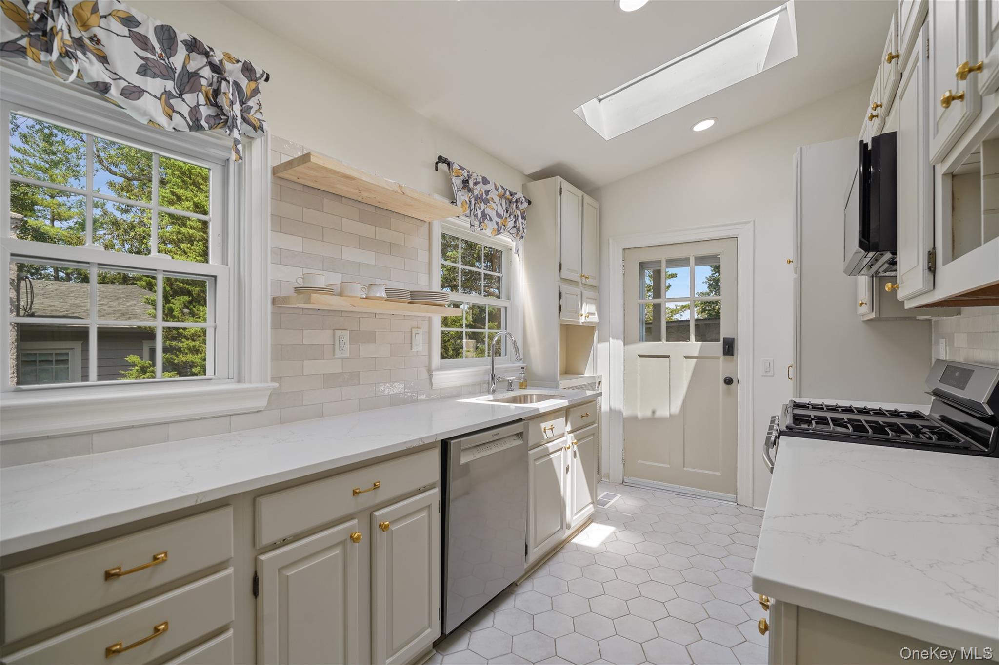 319 Oakland Beach Avenue – For Rent photo 10