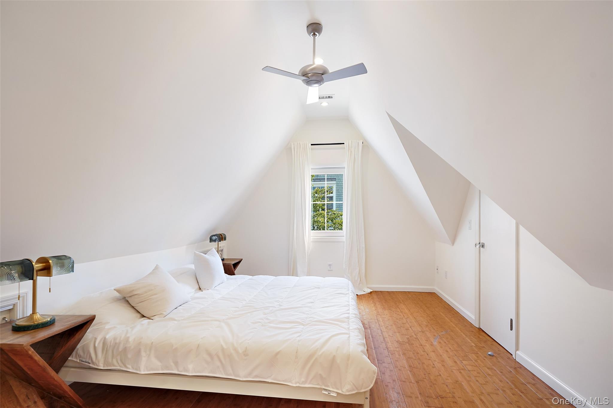 319 Oakland Beach Avenue – For Rent photo 17