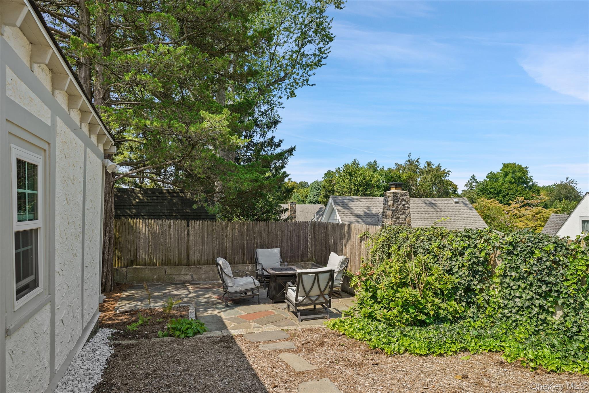 319 Oakland Beach Avenue – For Rent photo 4