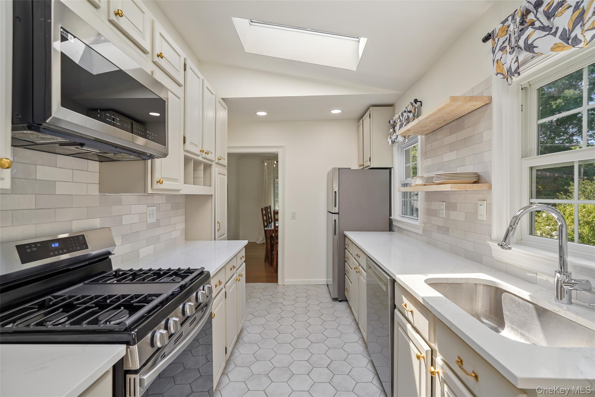 319 Oakland Beach Avenue – For Rent photo 12