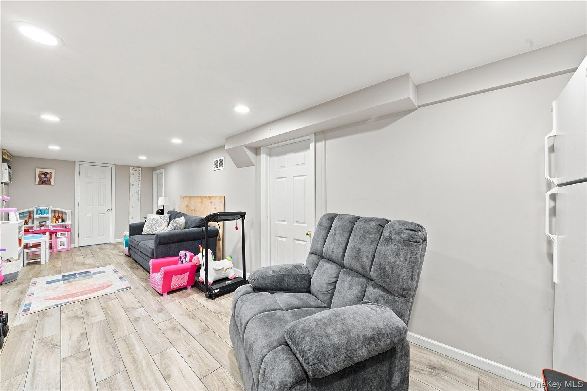 5 Talbot Lane – For Sale photo 37