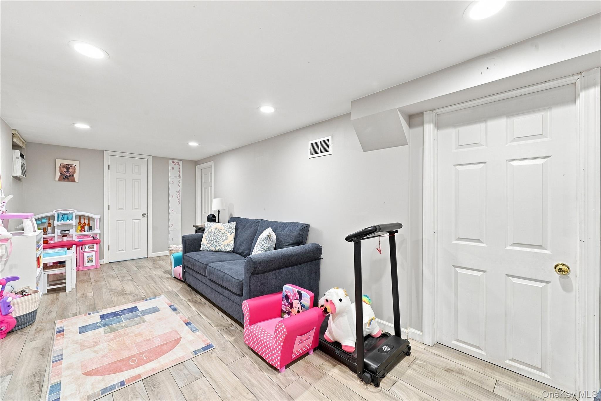 5 Talbot Lane – For Sale photo 32