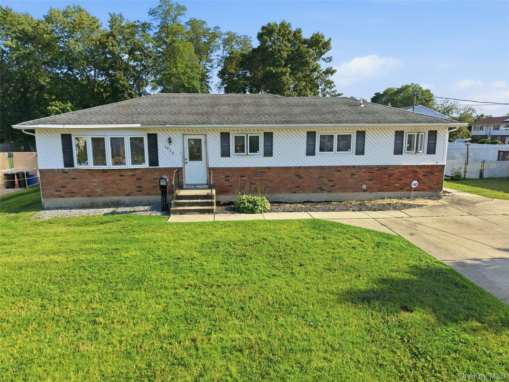 1035 Tooker Avenue – For Sale photo 4