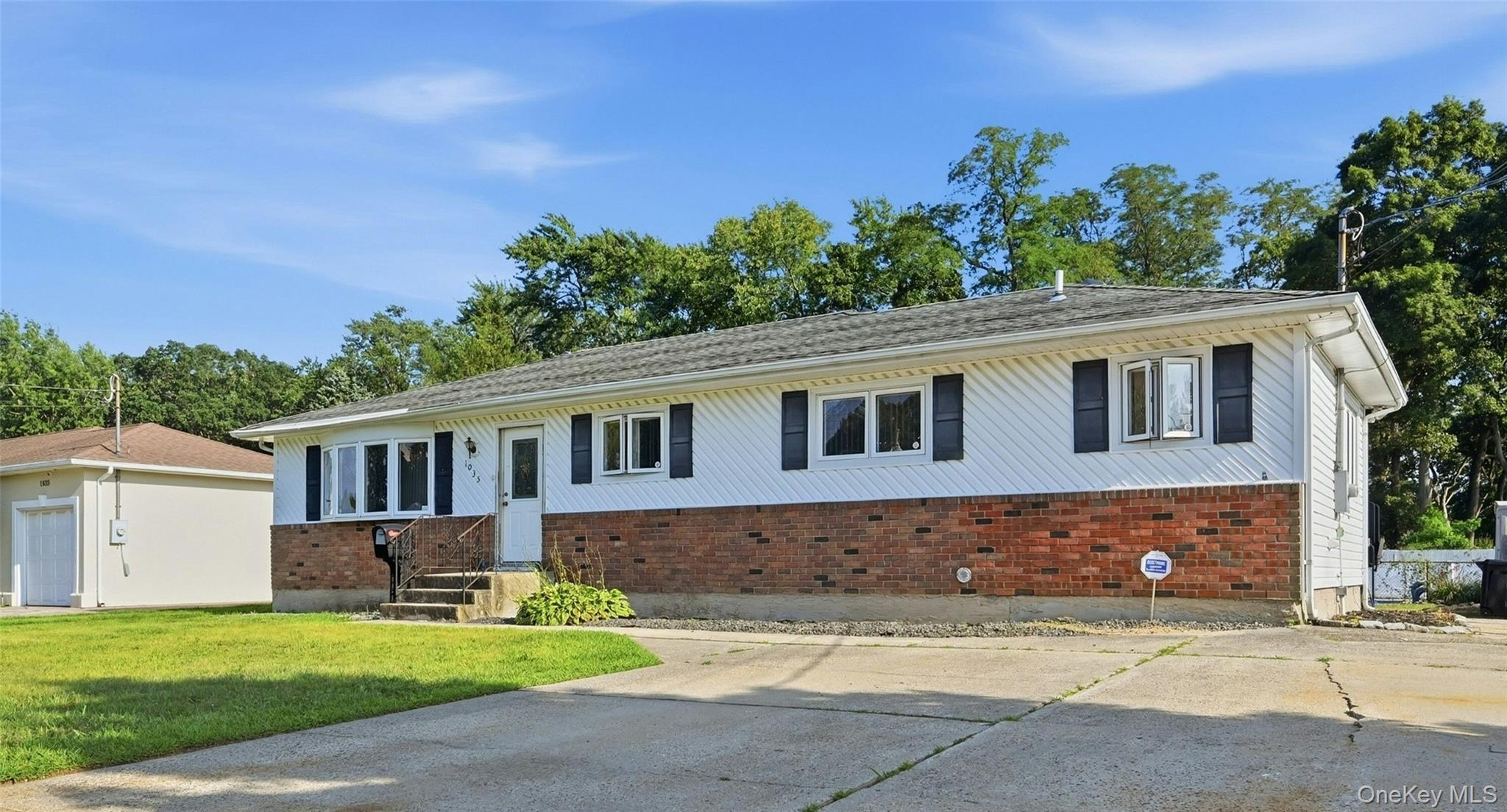 1035 Tooker Avenue – For Sale photo 3
