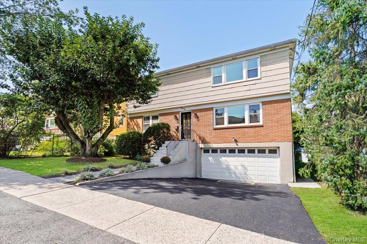 221 Park Avenue E – For Sale photo 2