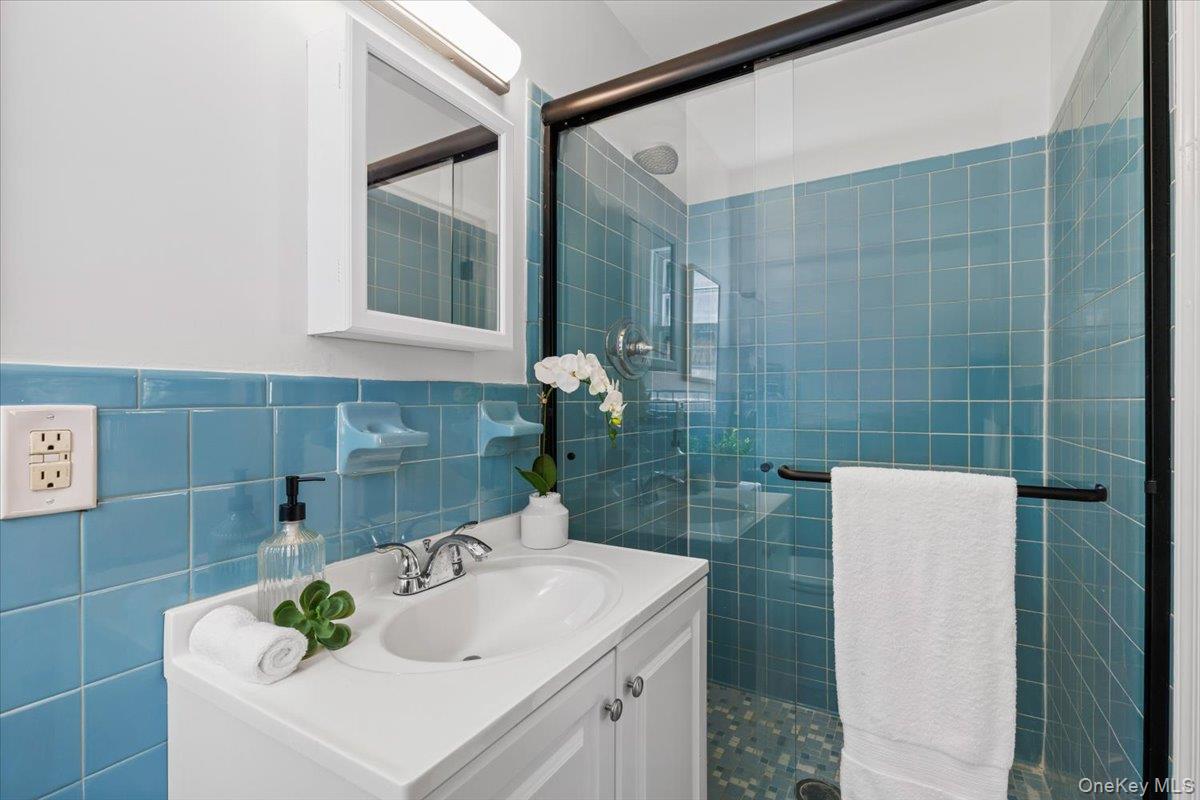 221 Park Avenue E – For Sale photo 15