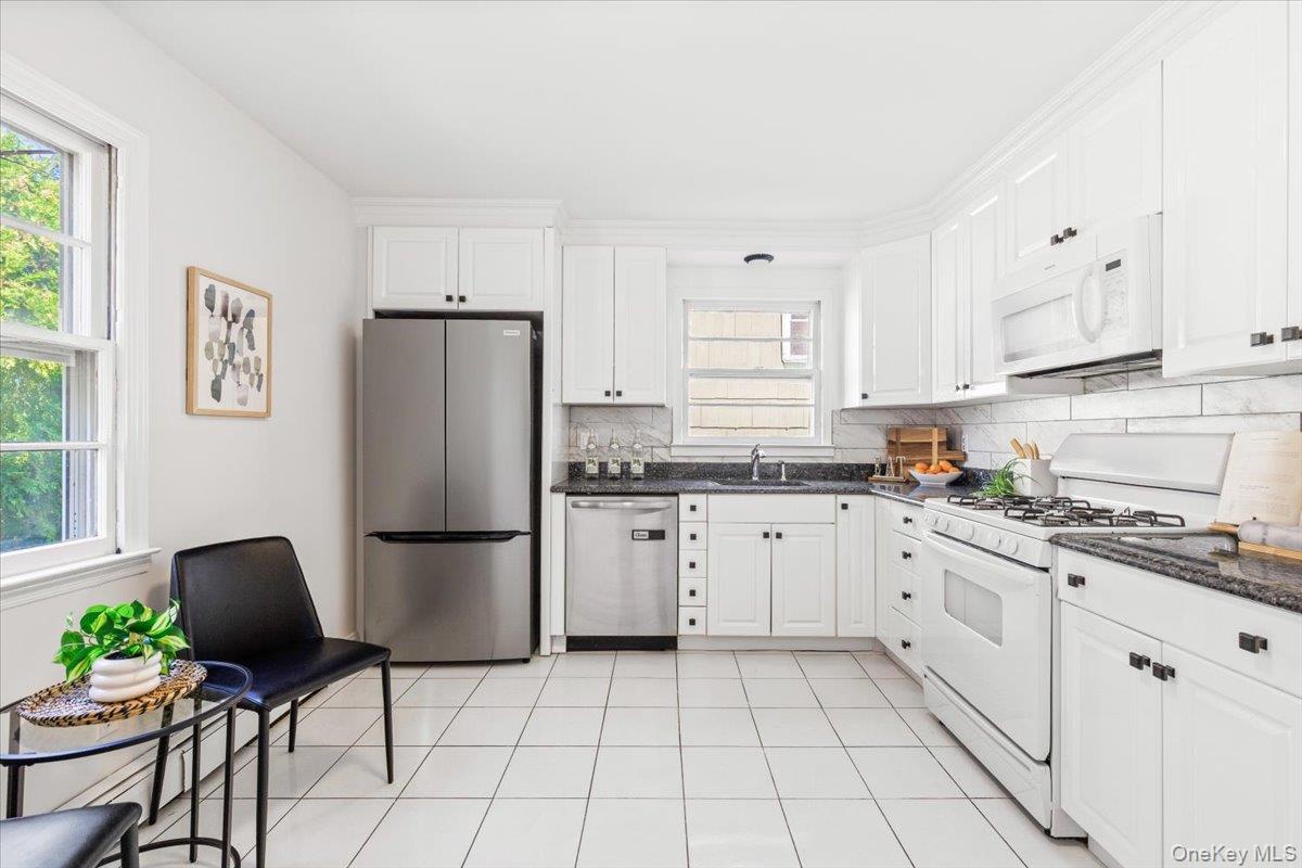 221 Park Avenue E – For Sale photo 10