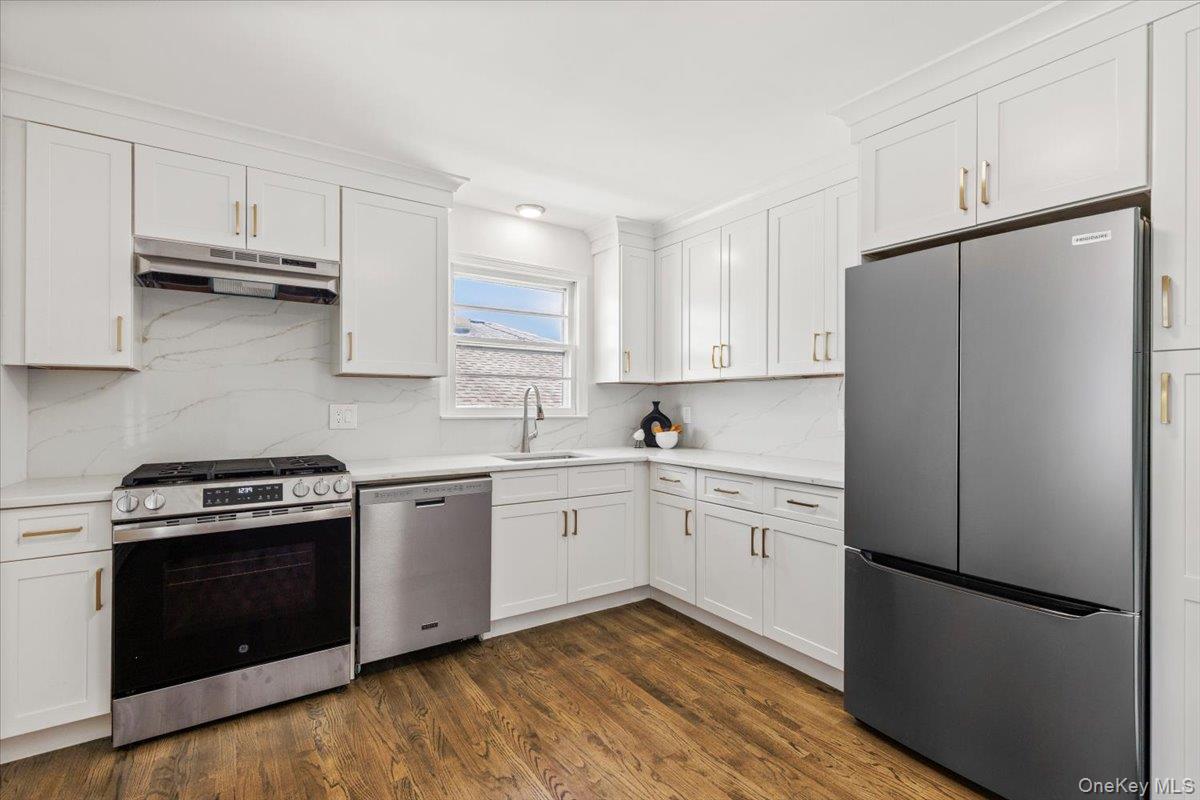 221 Park Avenue E – For Sale photo 30