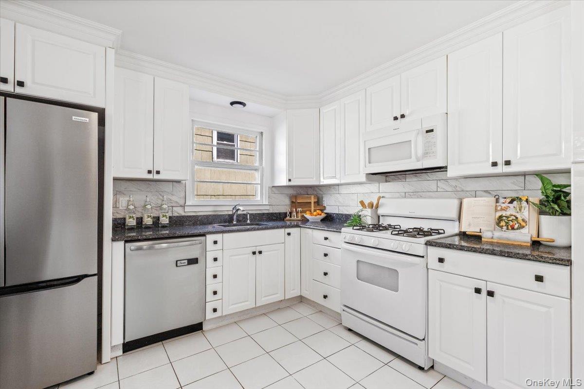 221 Park Avenue E – For Sale photo 11