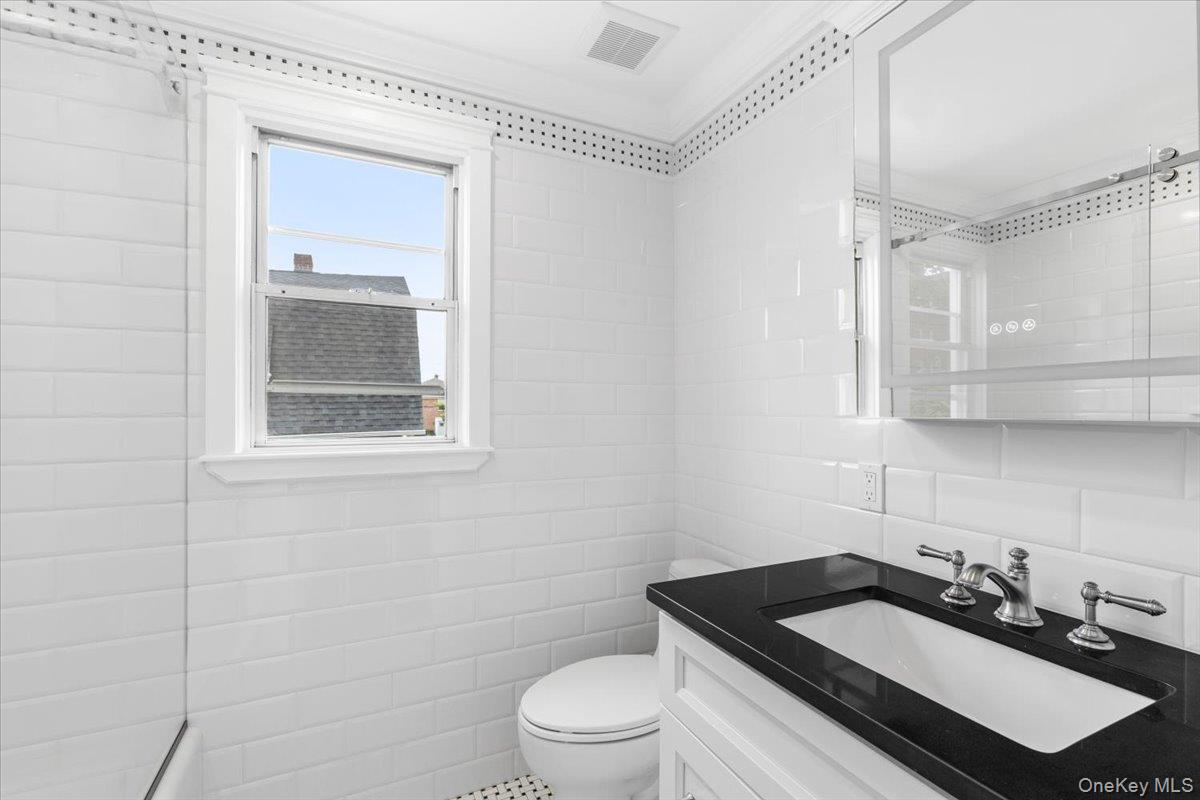 85 Franklin Avenue, Unit 2 photo 15