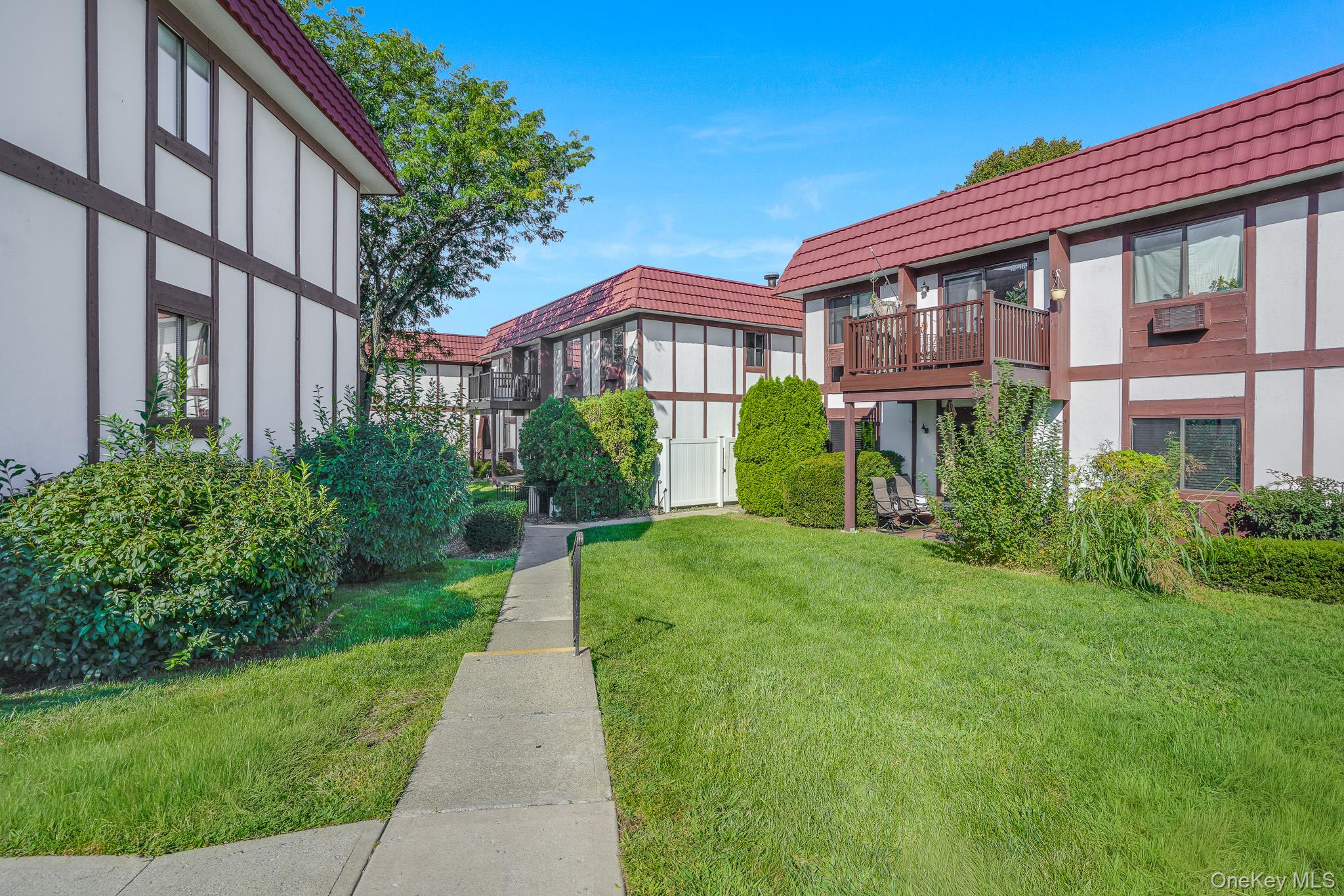 12 Skyline Drive, Unit 8 photo 2