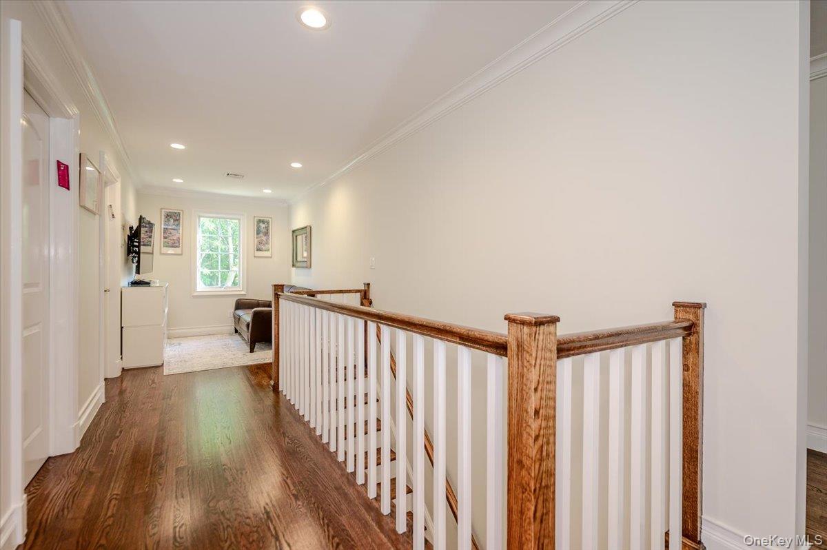 85 Suffolk Boulevard – For Sale photo 17