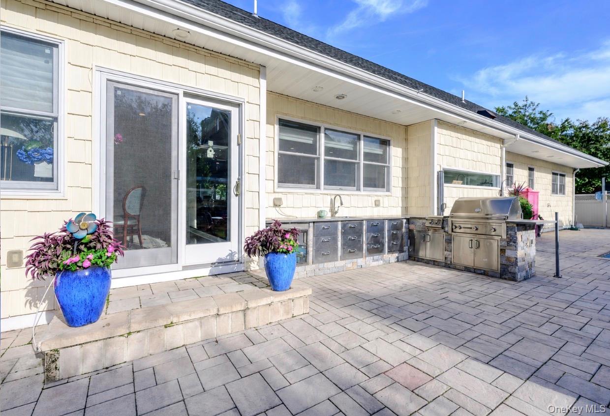 85 Suffolk Boulevard – For Sale photo 42