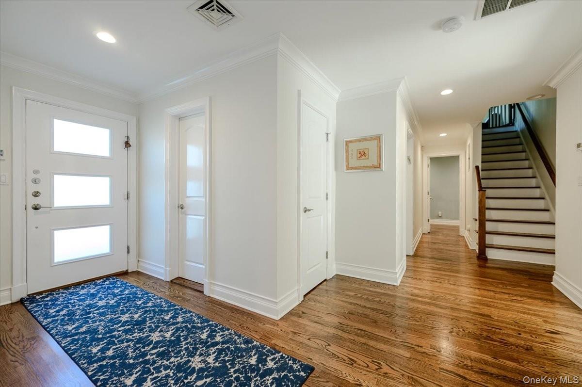 85 Suffolk Boulevard – For Sale photo 5
