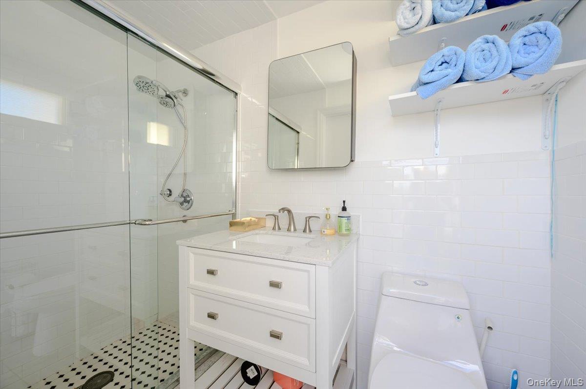 85 Suffolk Boulevard – For Sale photo 36