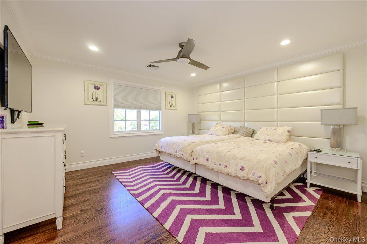 85 Suffolk Boulevard – For Sale photo 28