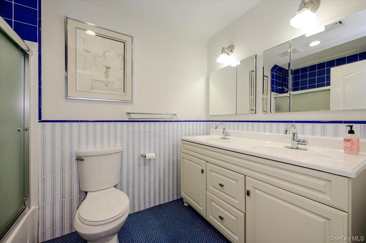 85 Suffolk Boulevard – For Sale photo 35