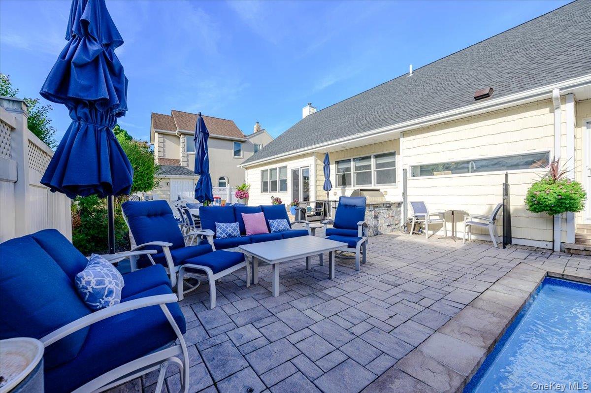 85 Suffolk Boulevard – For Sale photo 41