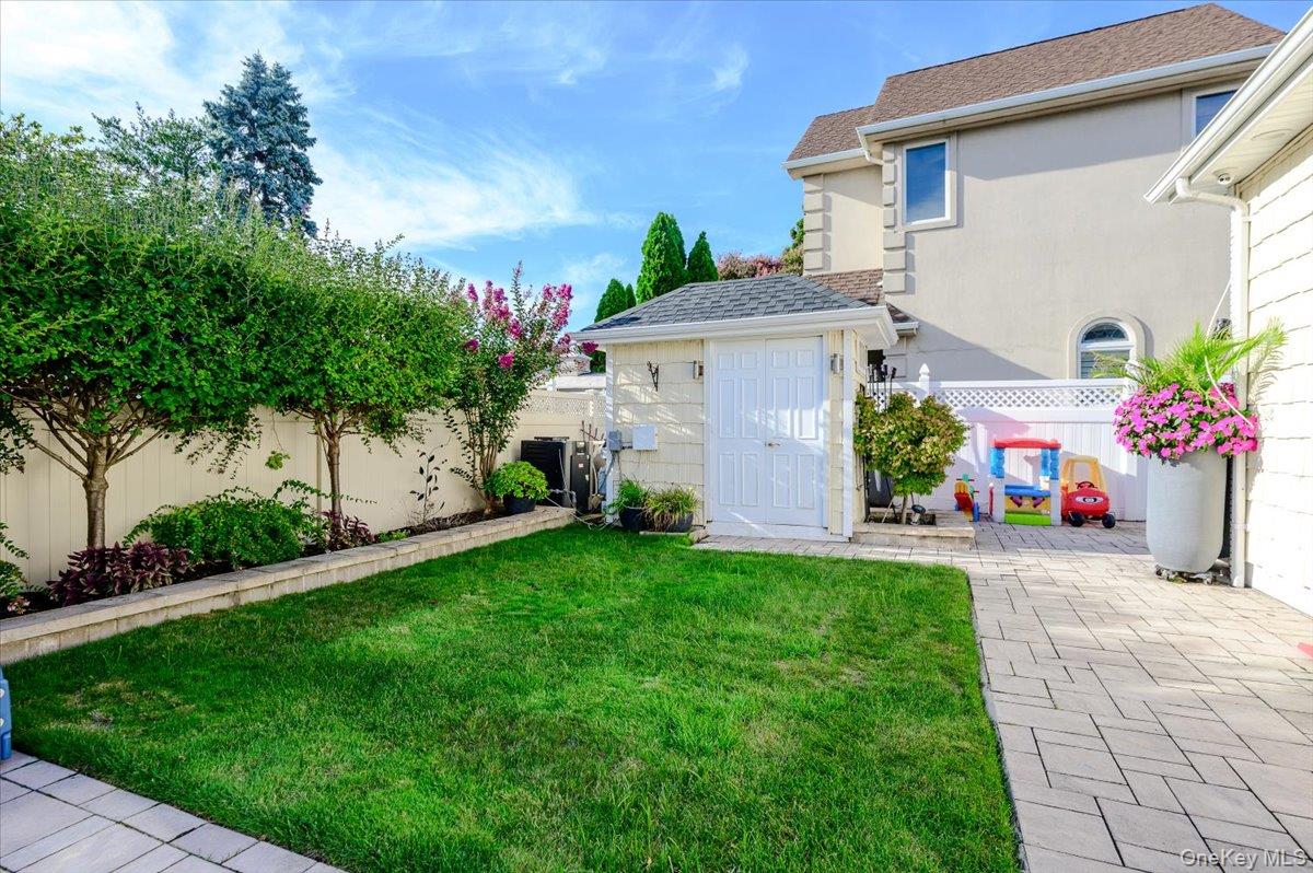 85 Suffolk Boulevard – For Sale photo 43
