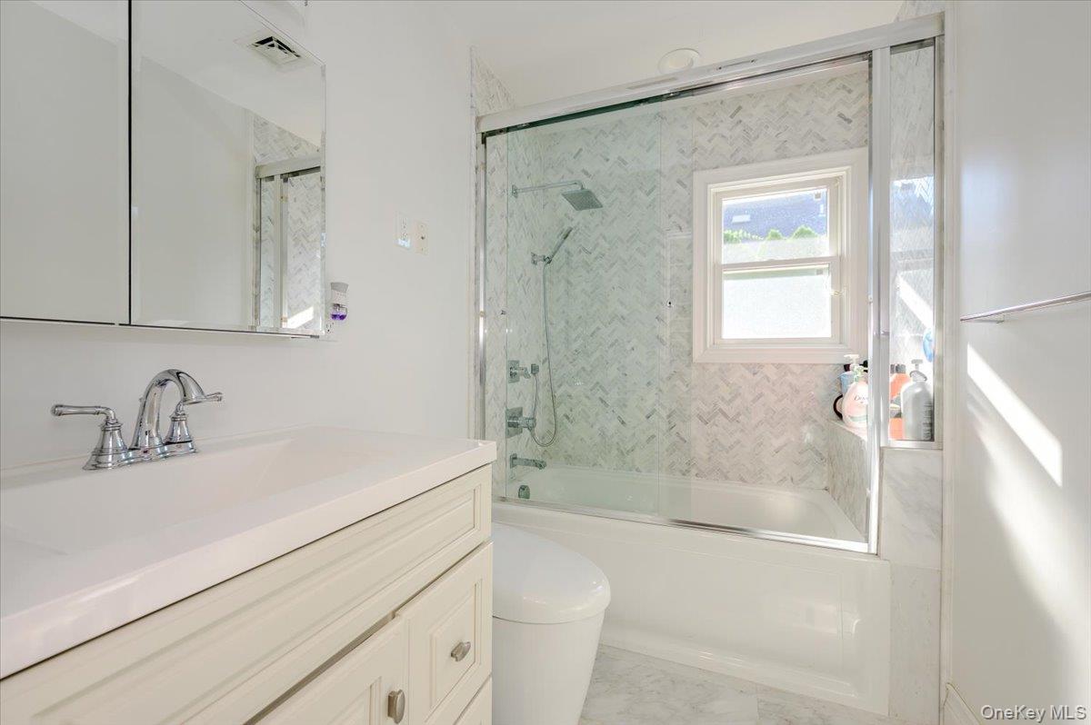 85 Suffolk Boulevard – For Sale photo 24
