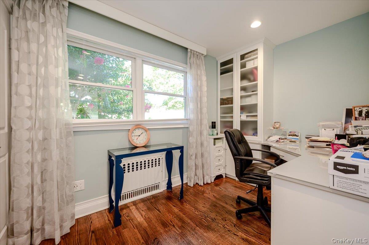 85 Suffolk Boulevard – For Sale photo 22