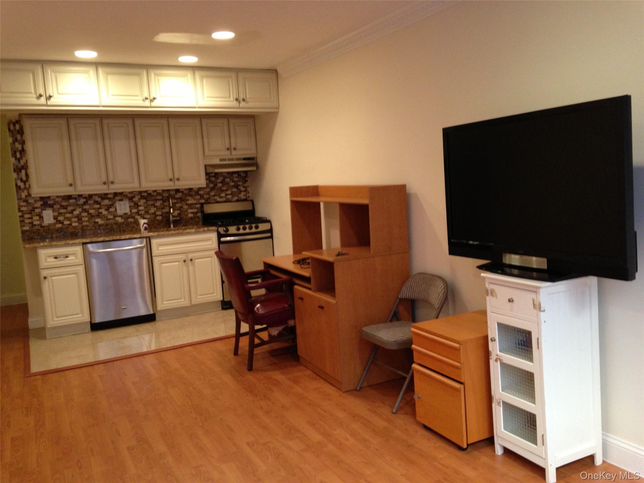 15 Canterbury, Unit C-13 photo 6
