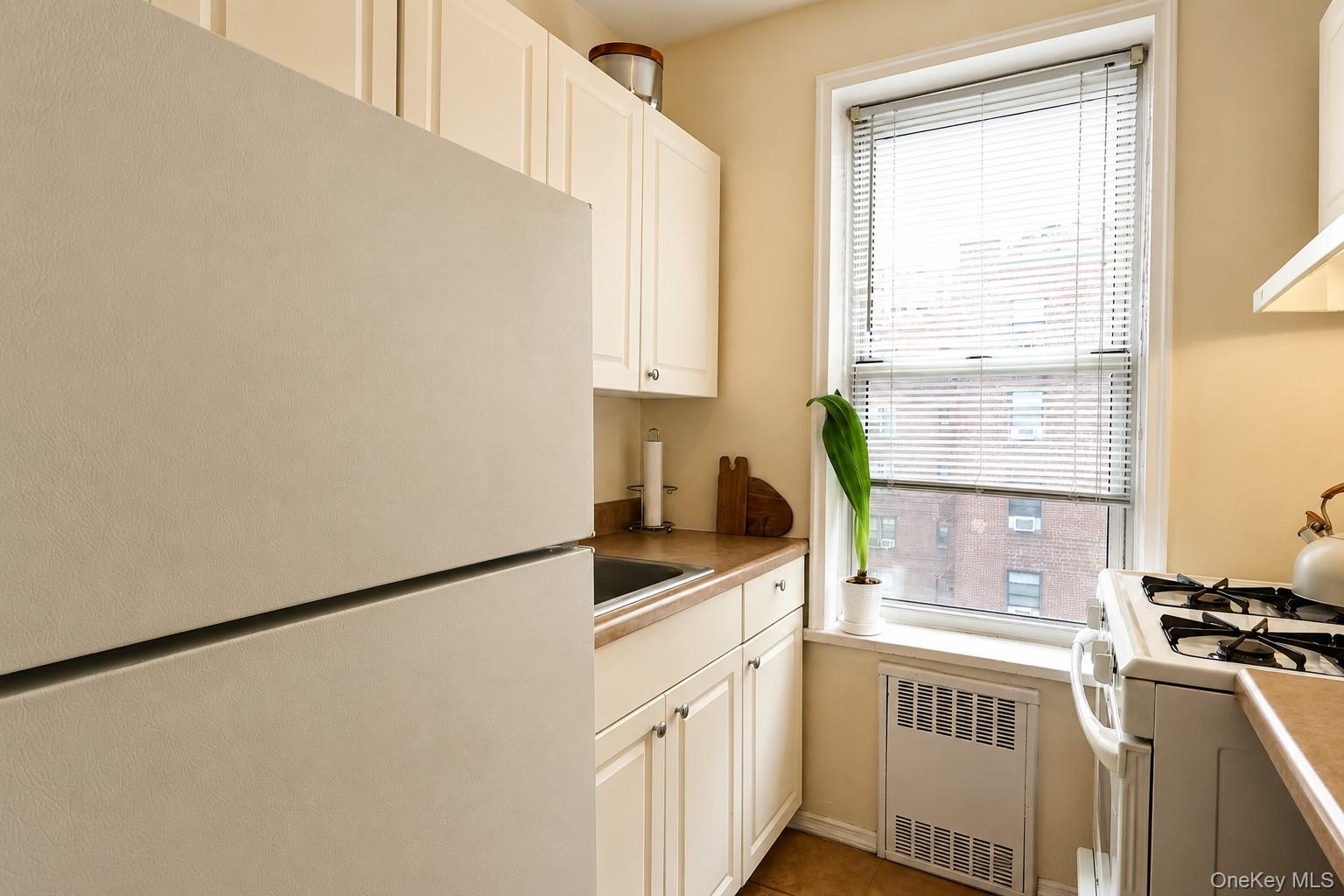 99-15 66 Avenue, Unit 5A photo 15