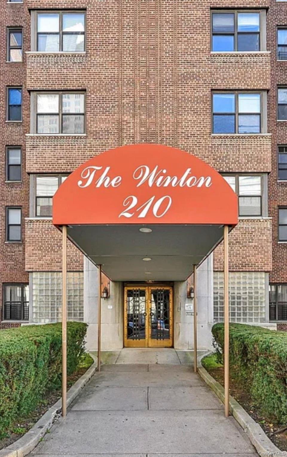 210 Martine Avenue, Unit 5D