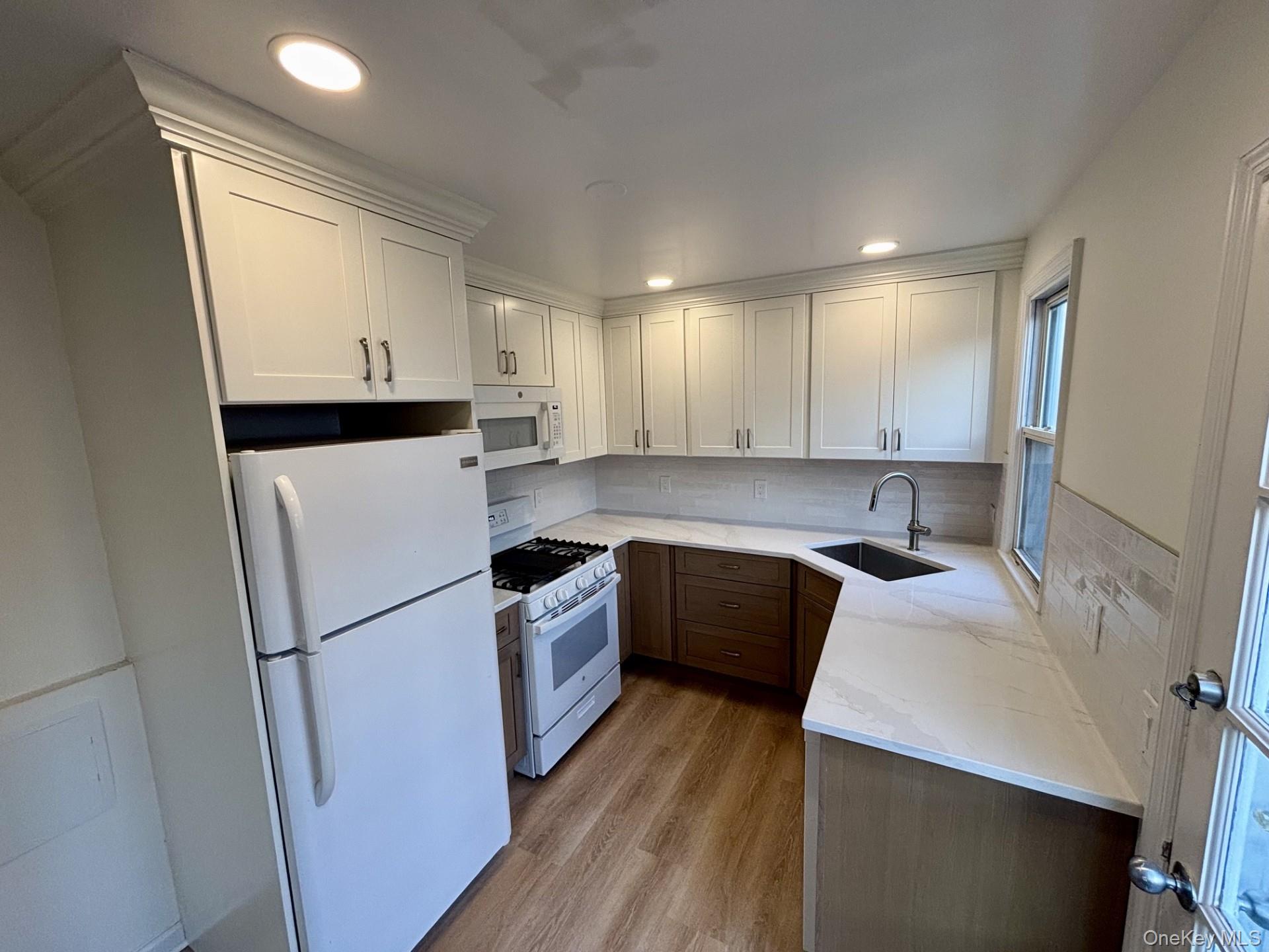14 Lee Court, Unit 14 photo 3