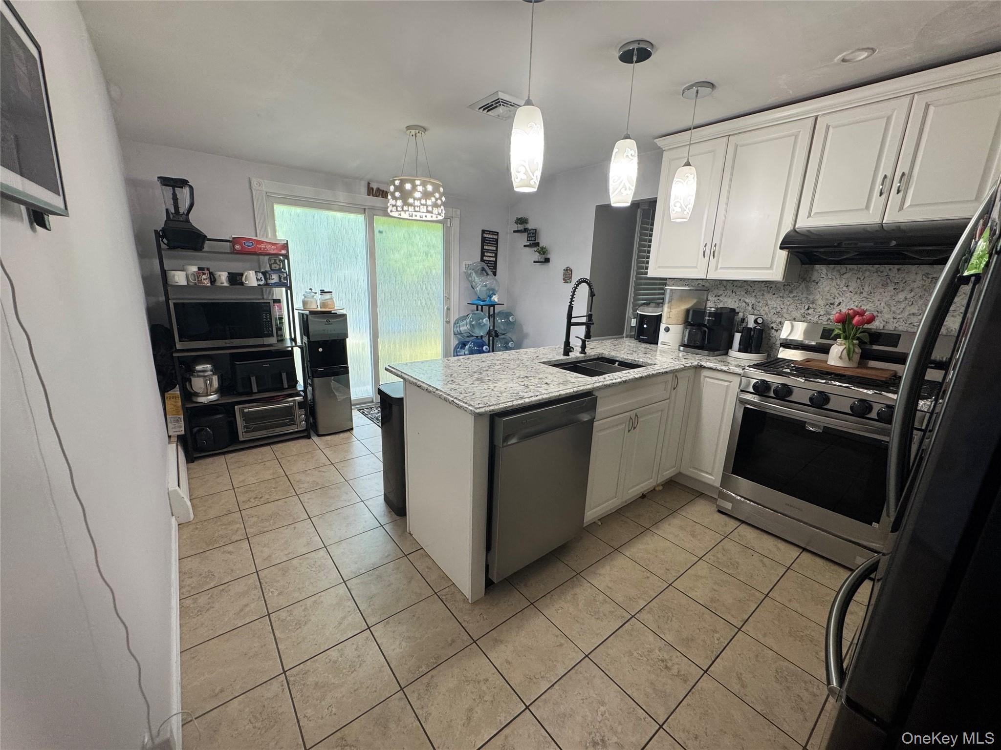 6 Raphael Street – For Rent photo 11