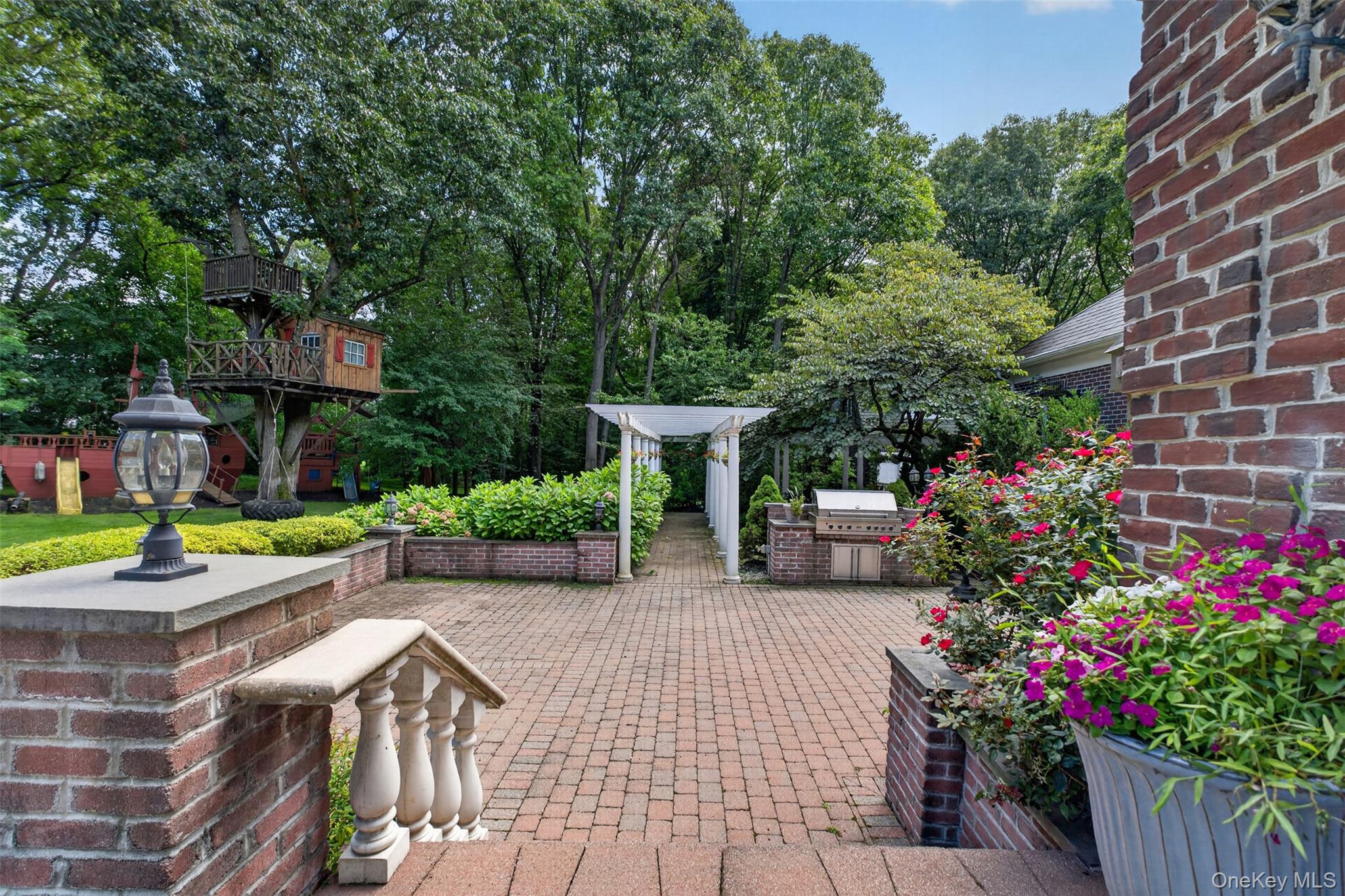 11 Danton Lane N – For Sale photo 43