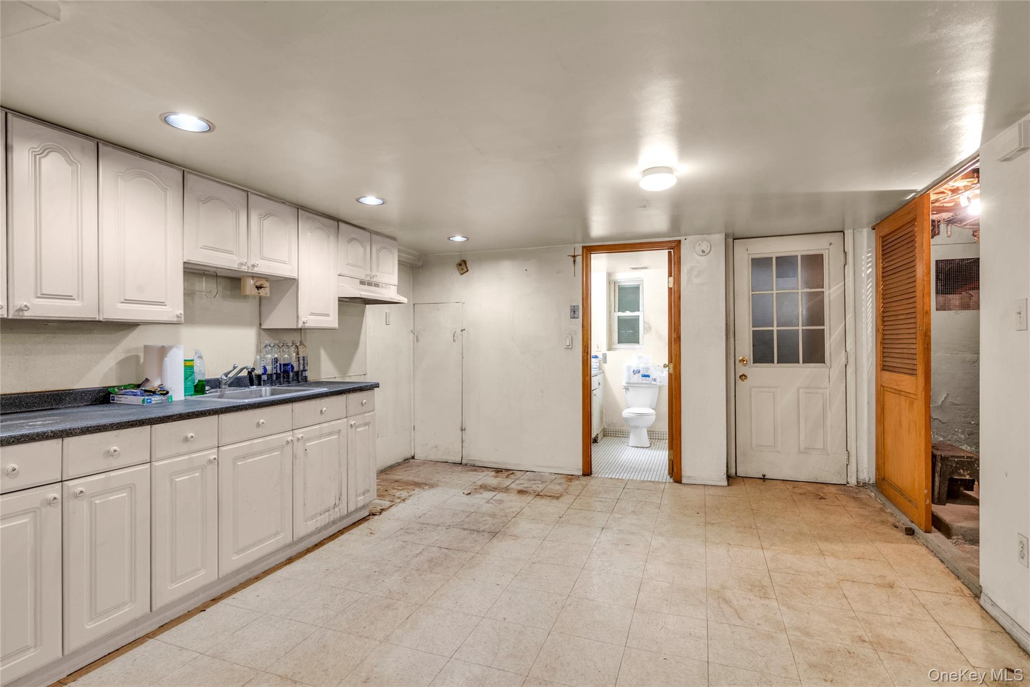 54-55 65th Place – For Sale photo 10