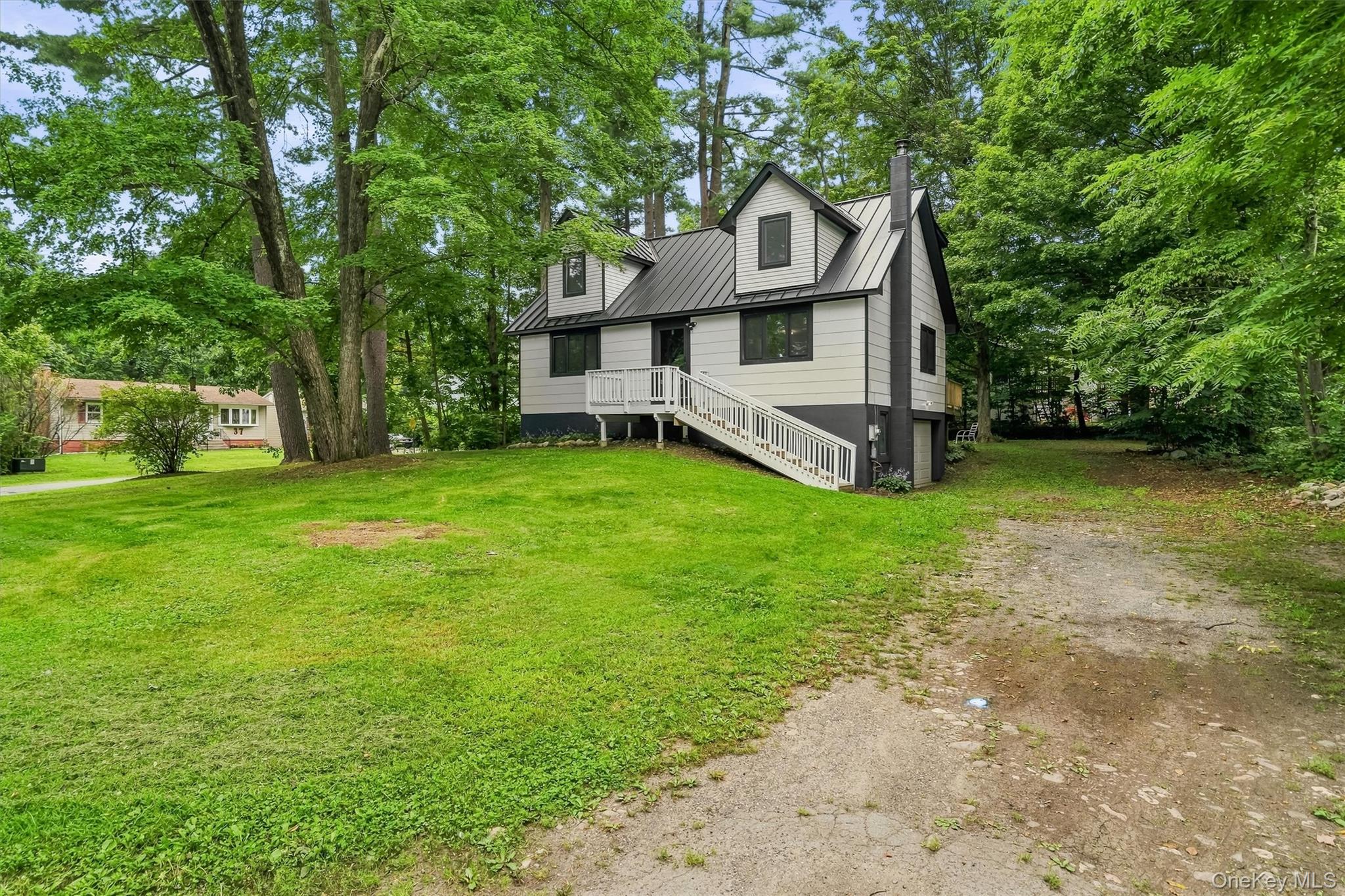 44 David Lane – For Sale photo 3