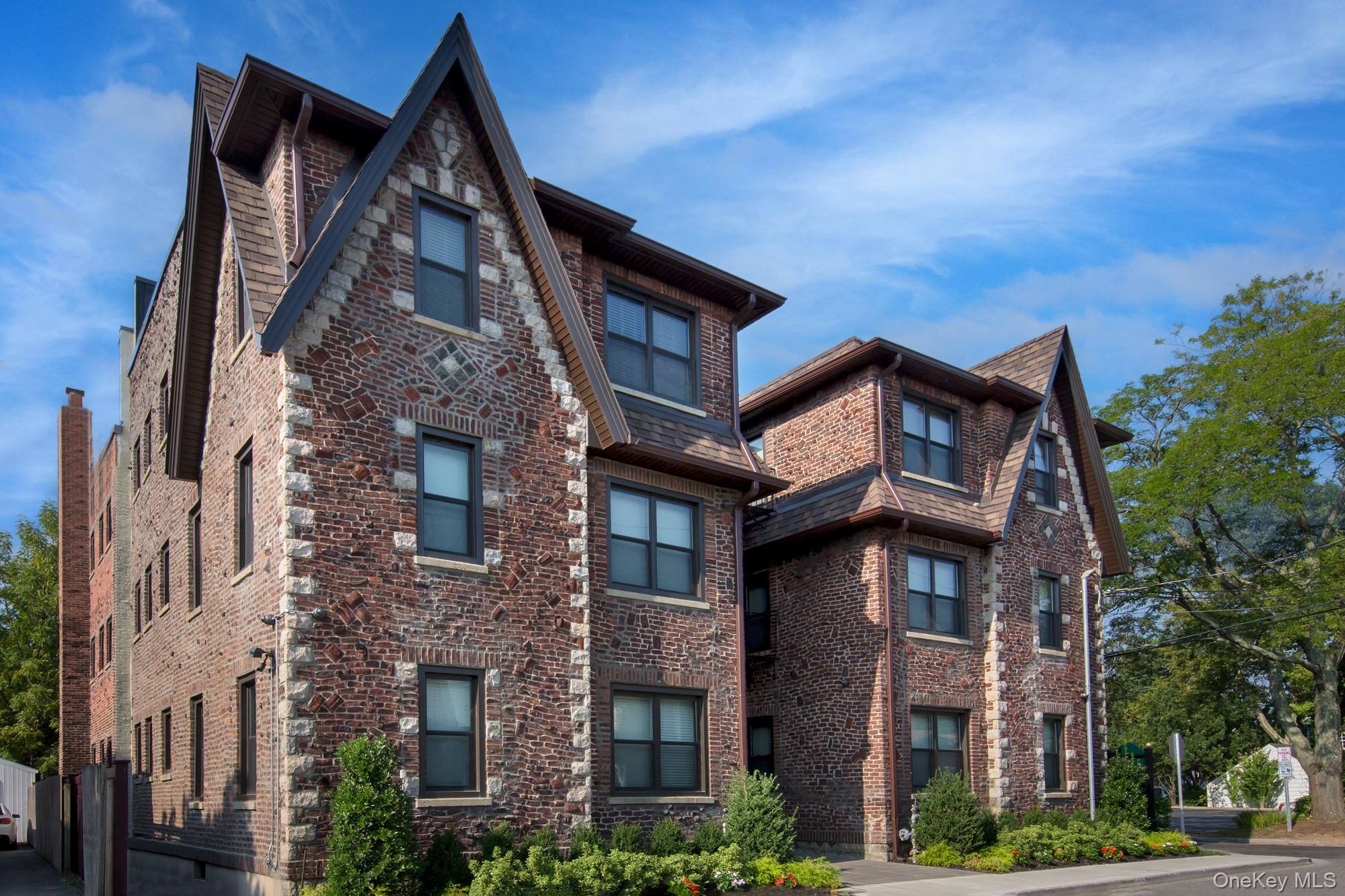 25 Trinity Place, Unit 6C