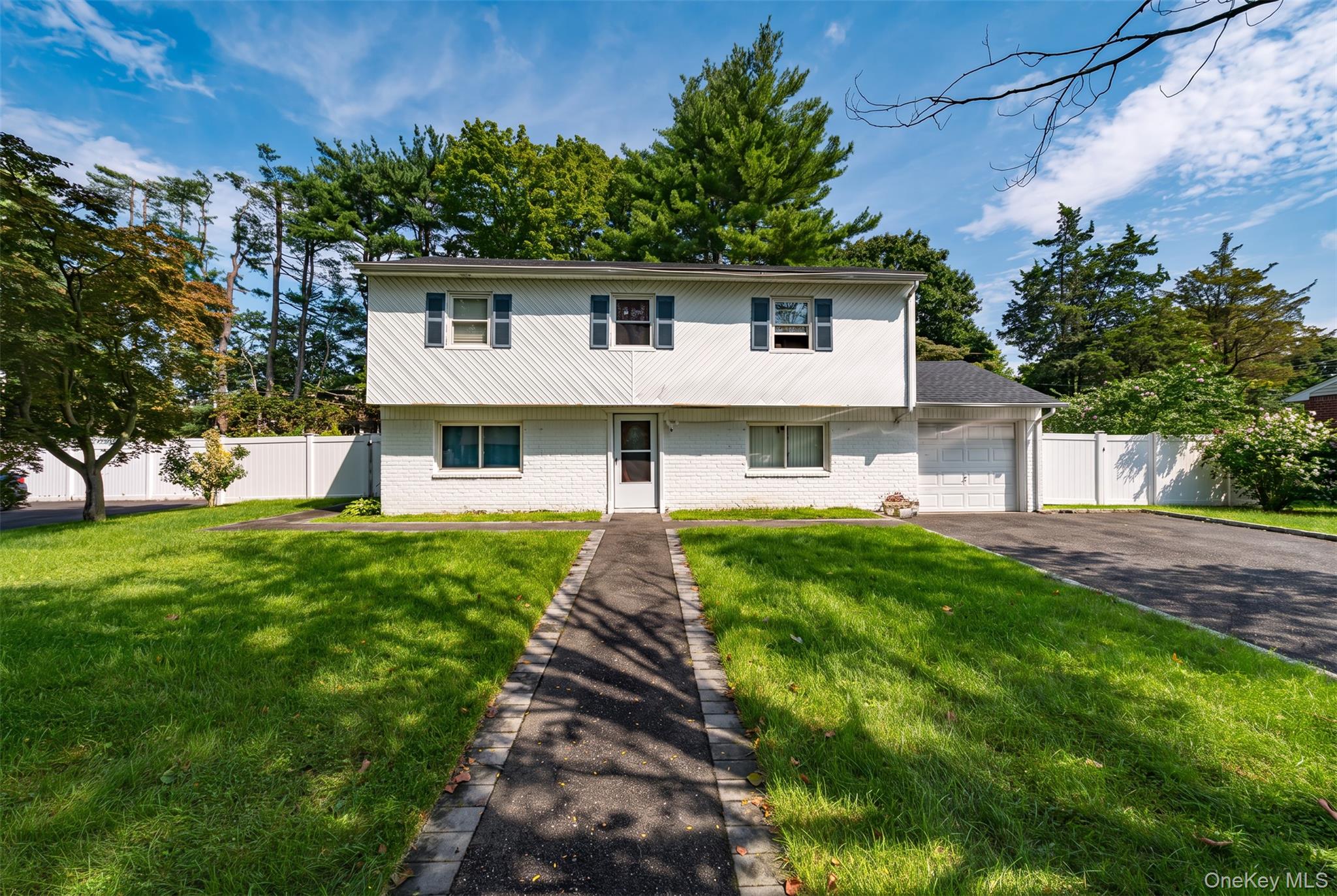 19 South Lane – For Sale