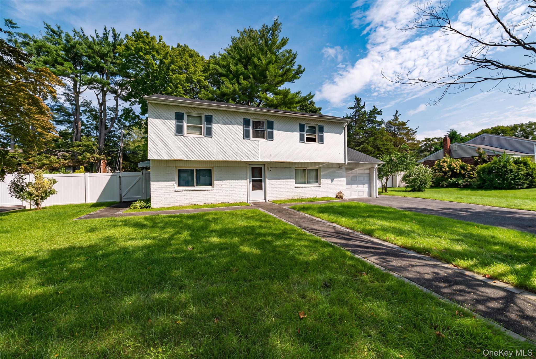 19 South Lane – For Sale photo 2