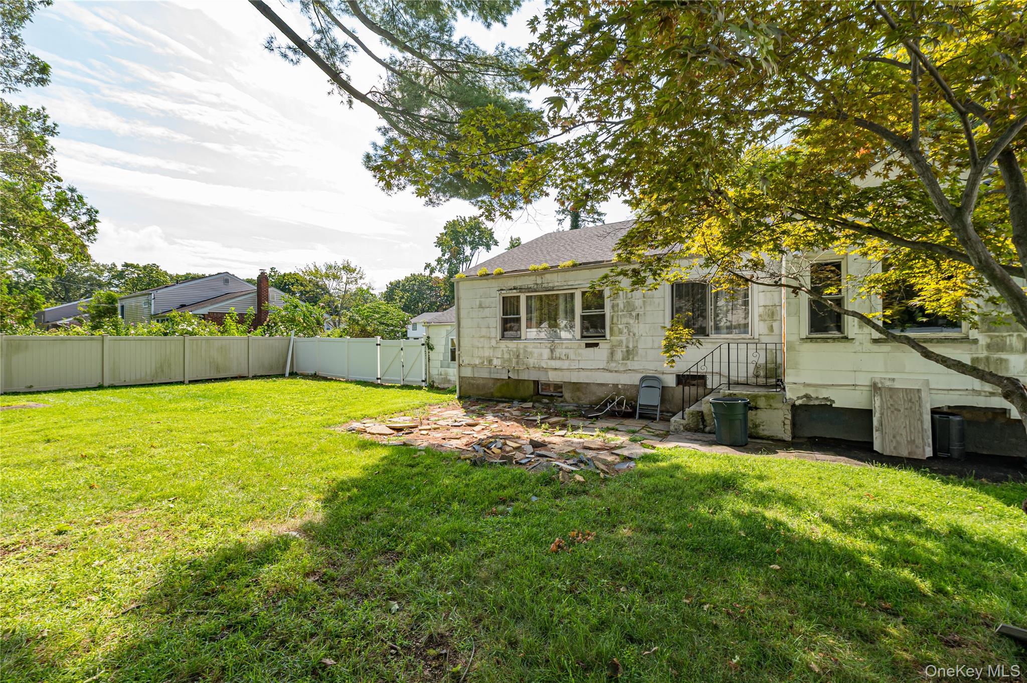19 South Lane – For Sale photo 3