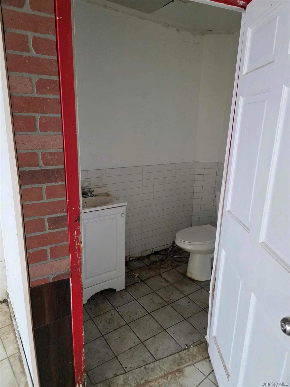 99-27a 43 ave – For Rent photo 3