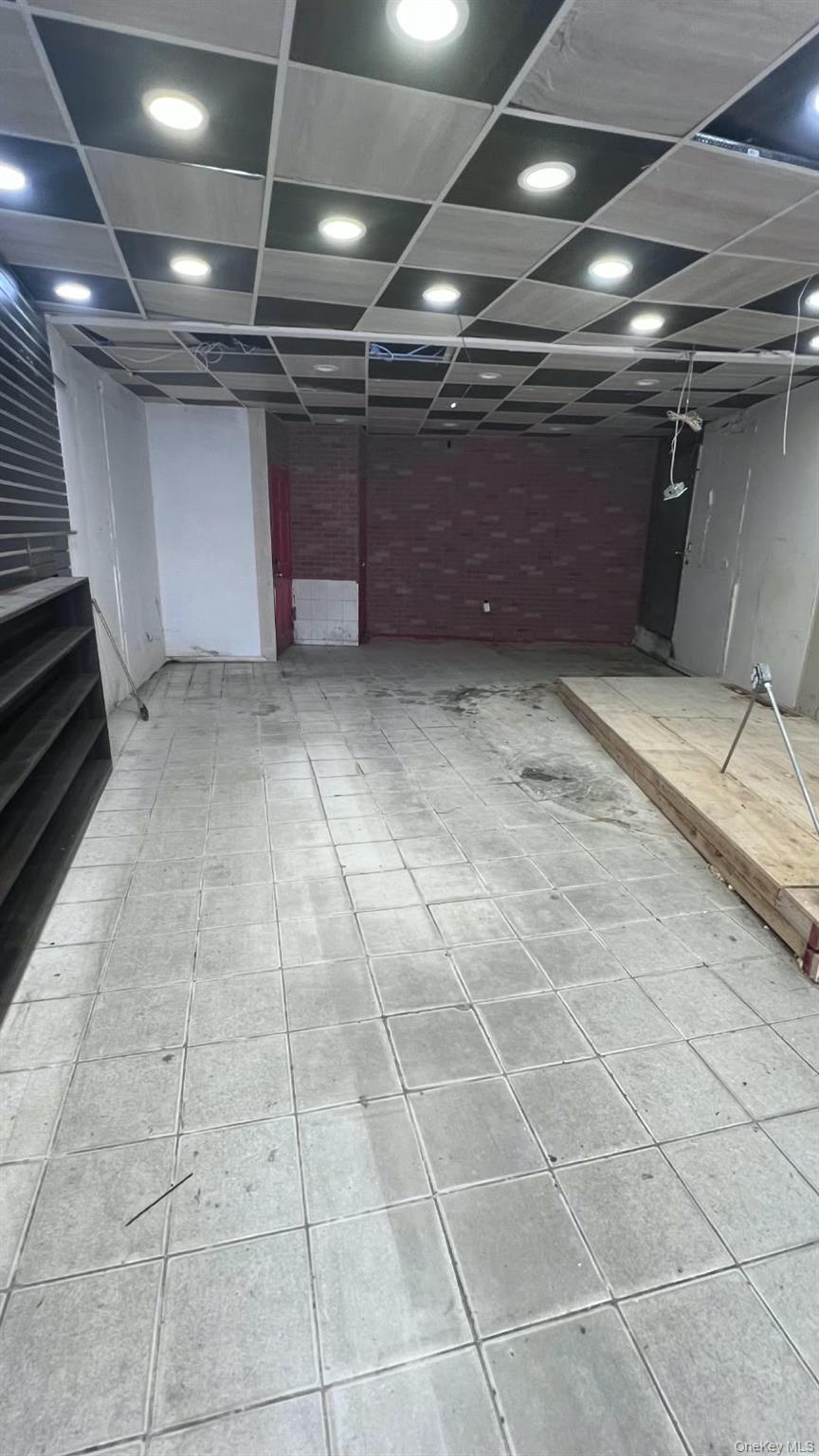 99-27a 43 ave – For Rent photo 2