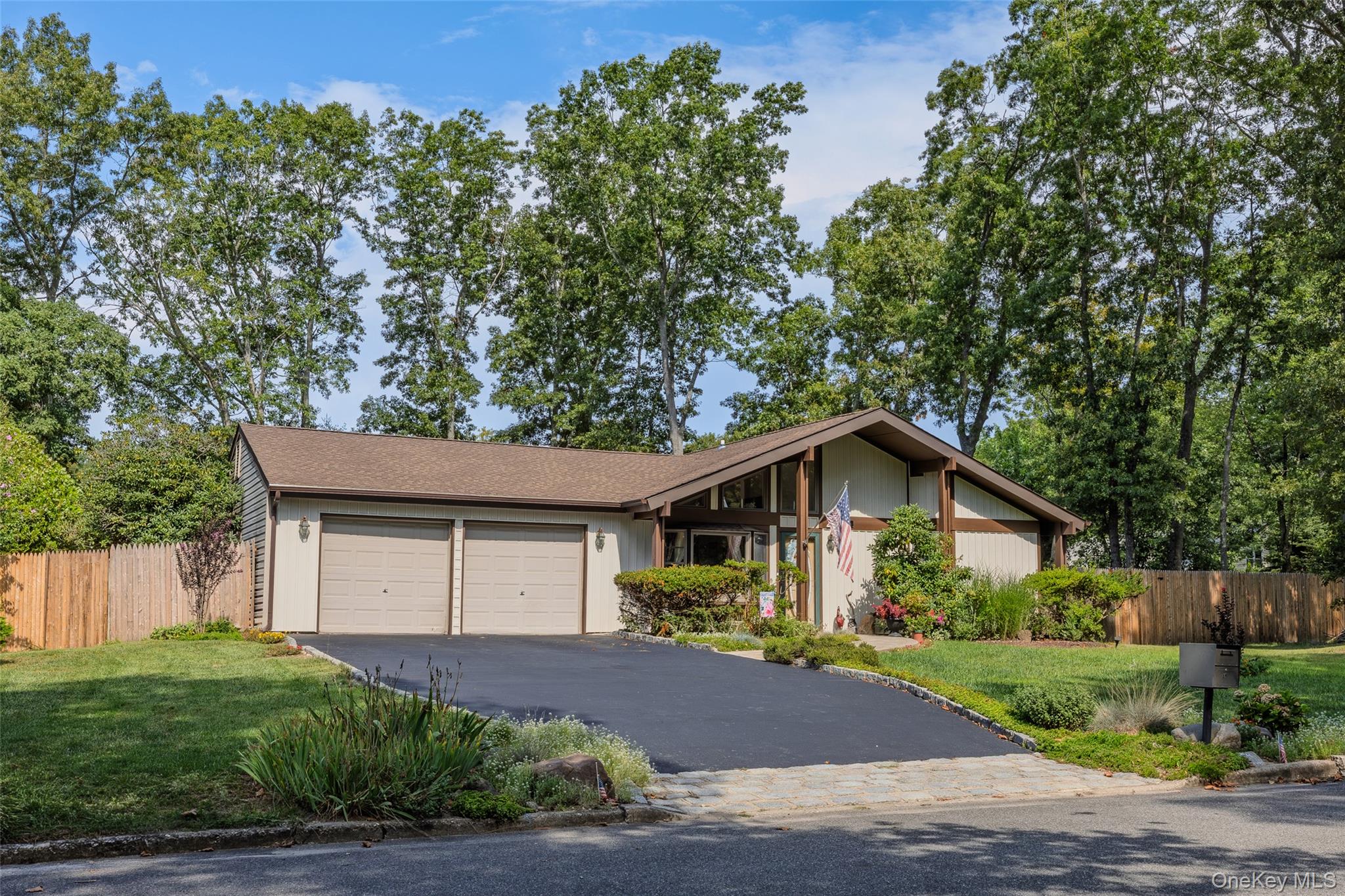 24 Yosemite Lane – For Sale photo 2