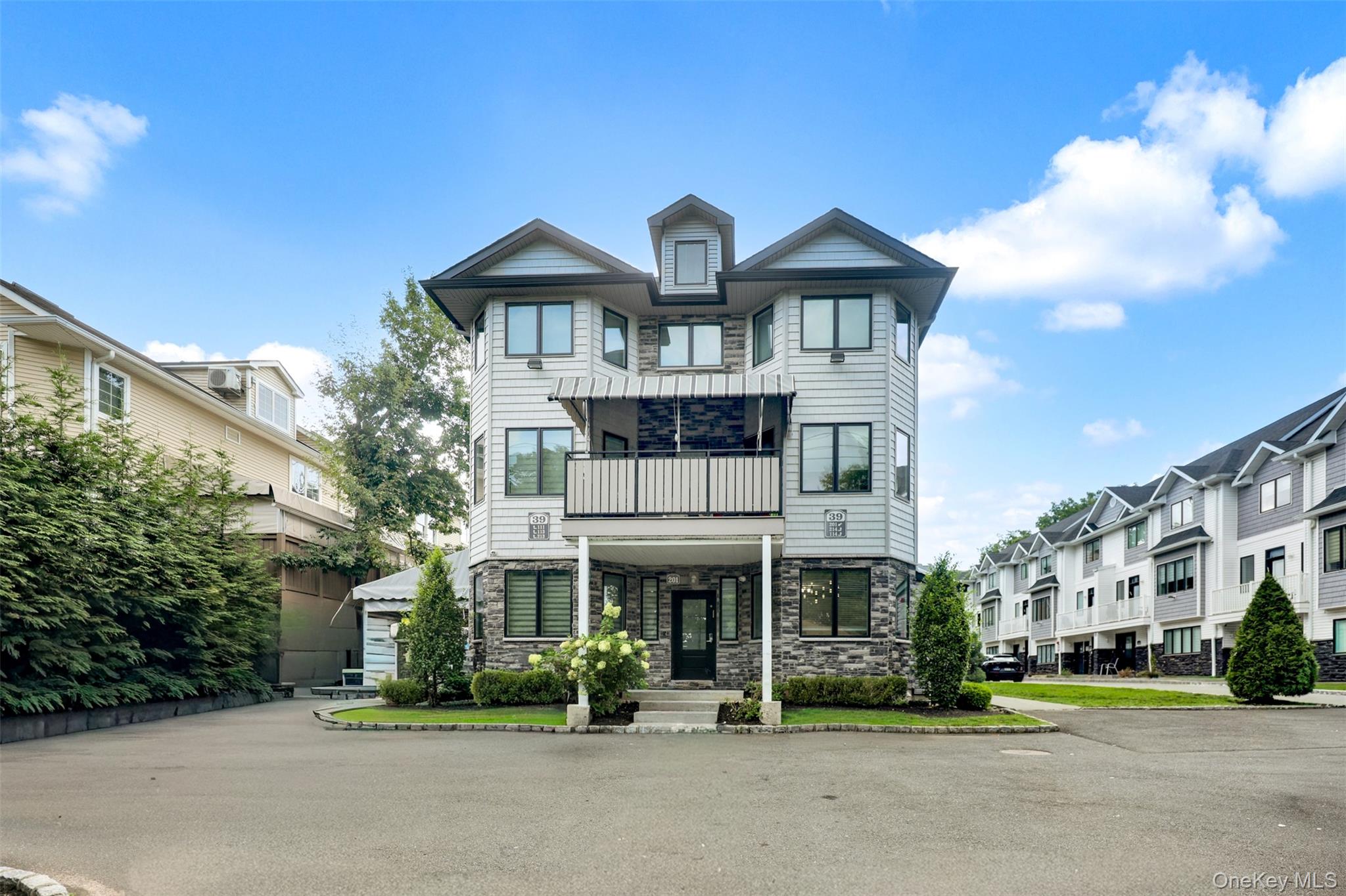 39 Decatur Avenue, Unit 114