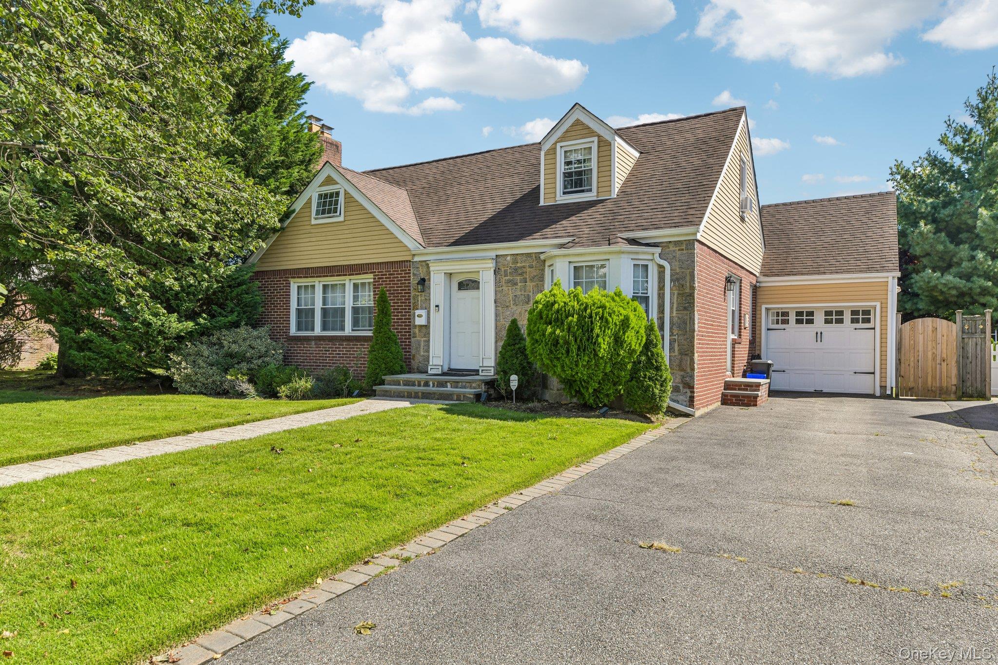 666 Lakeview Avenue – For Sale photo 2