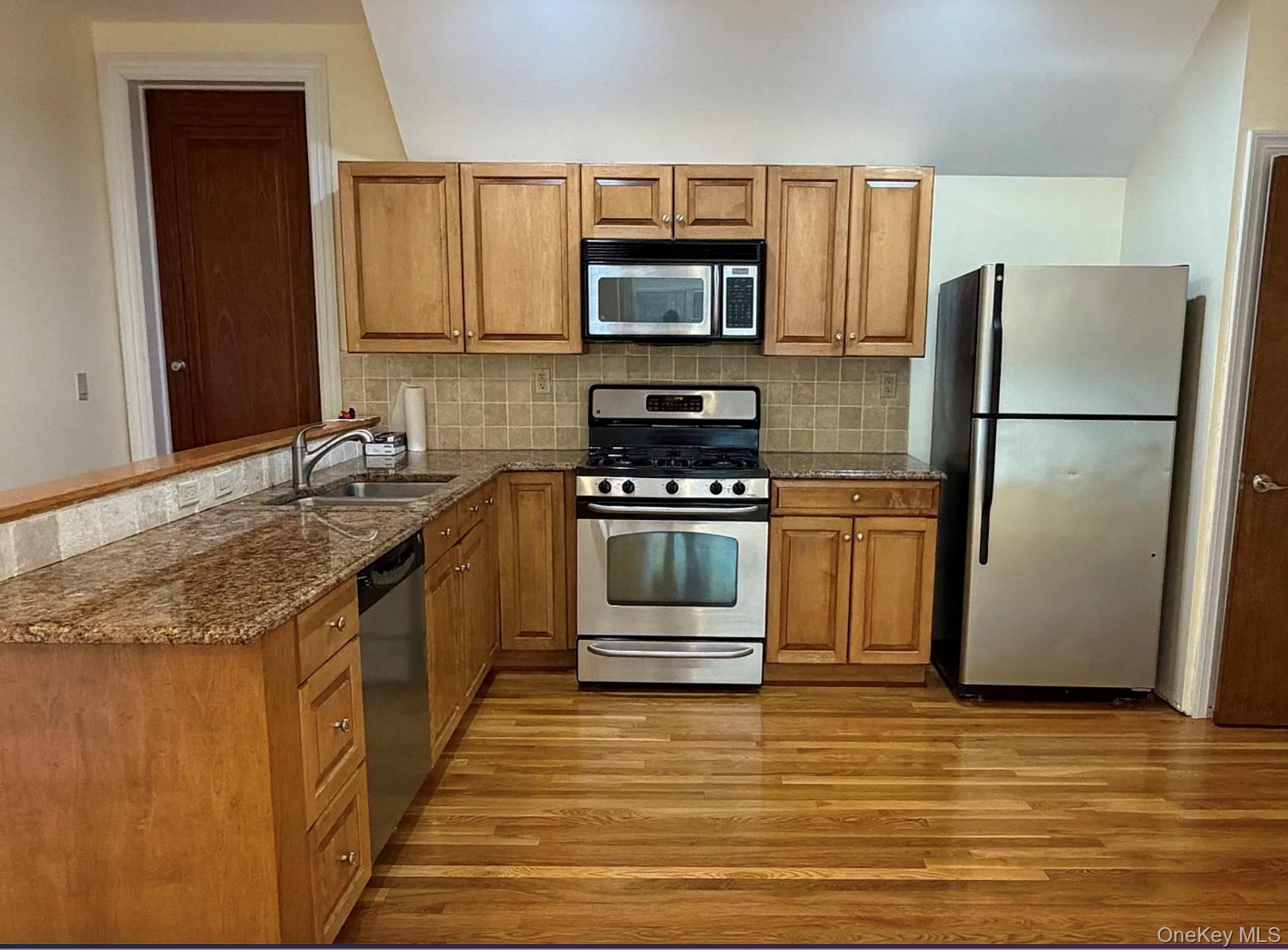 5 Candlewood Court – For Rent