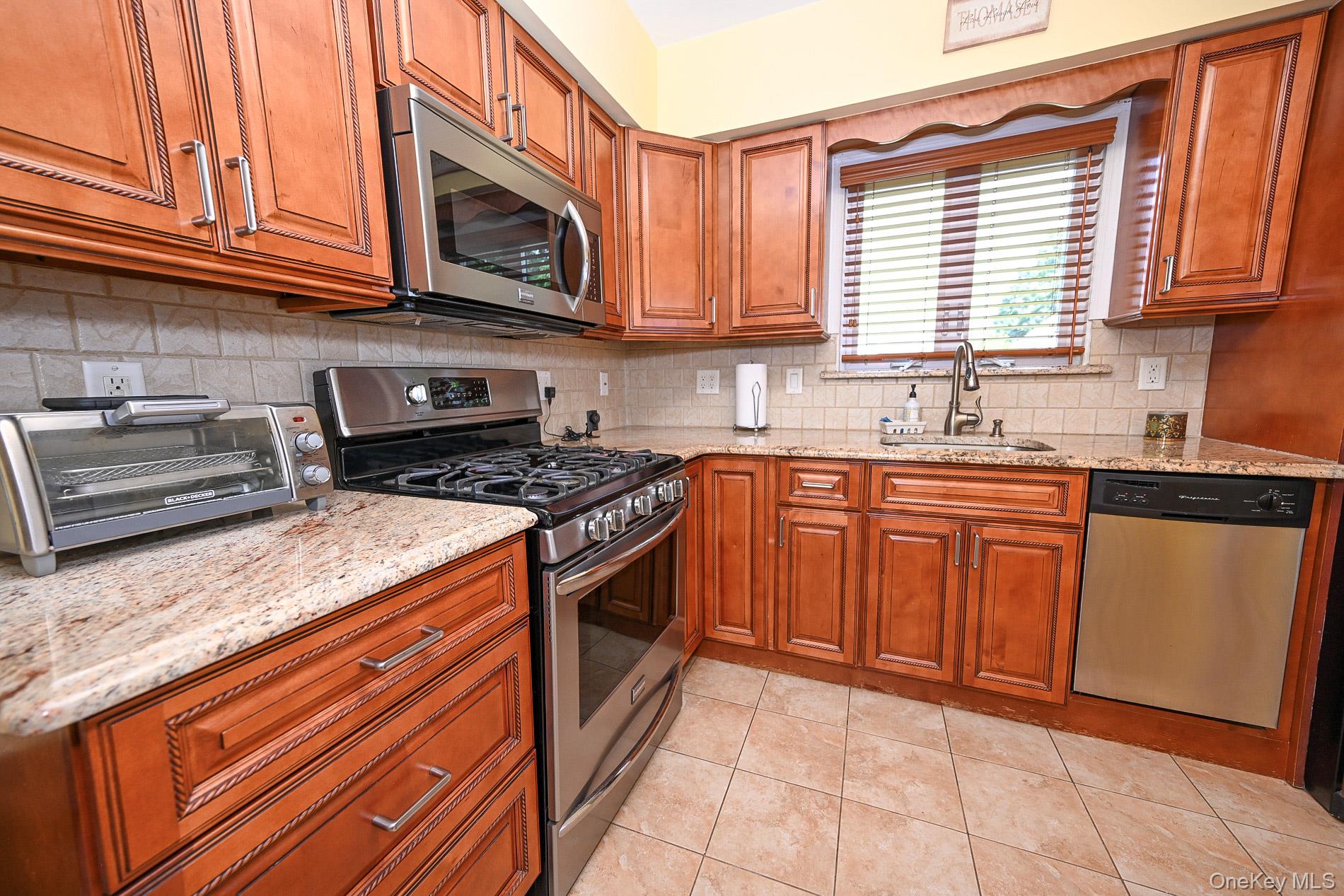 1073 Hancock Avenue – For Sale photo 11