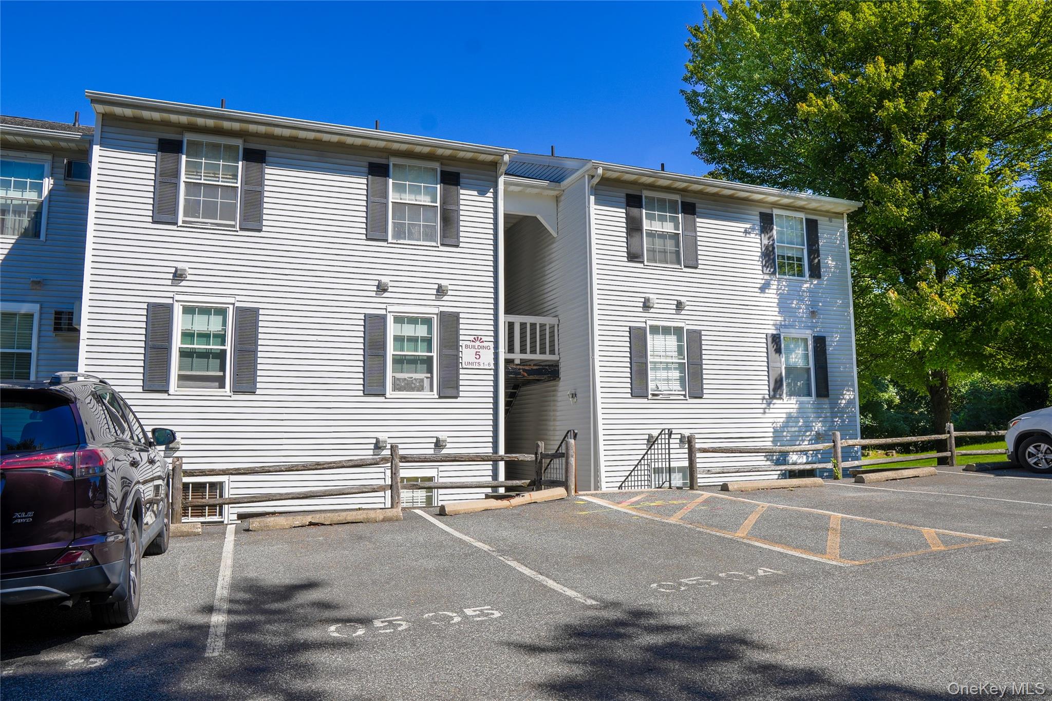 5 Lexington Hill, Unit 1