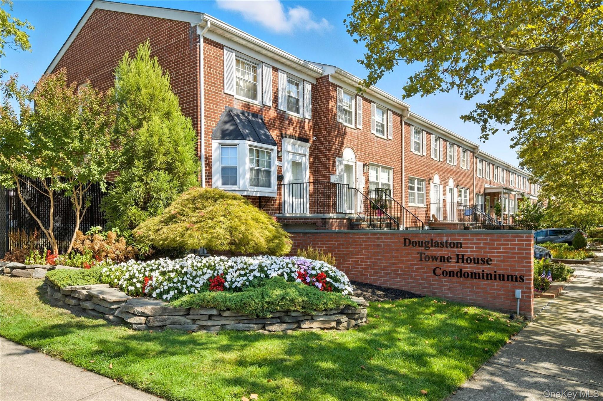6231 Douglaston Parkway, Unit 15