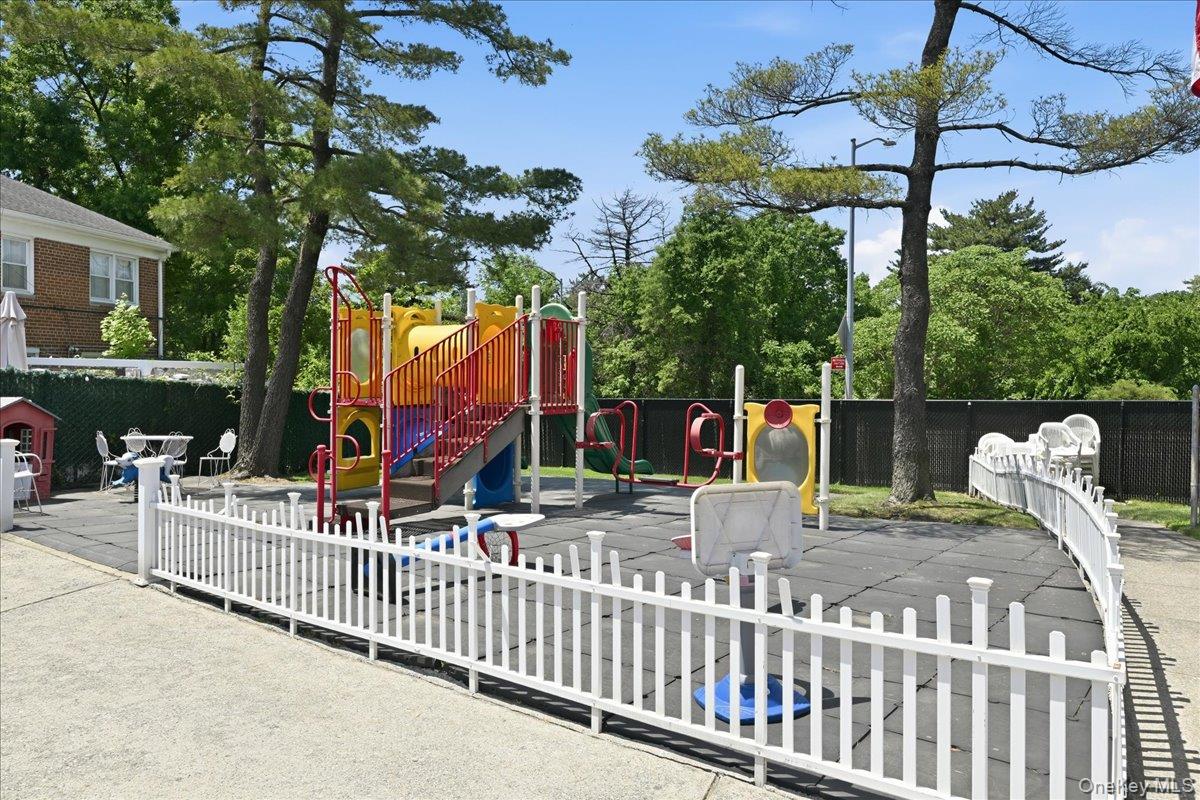 6231 Douglaston Parkway, Unit 15 photo 9