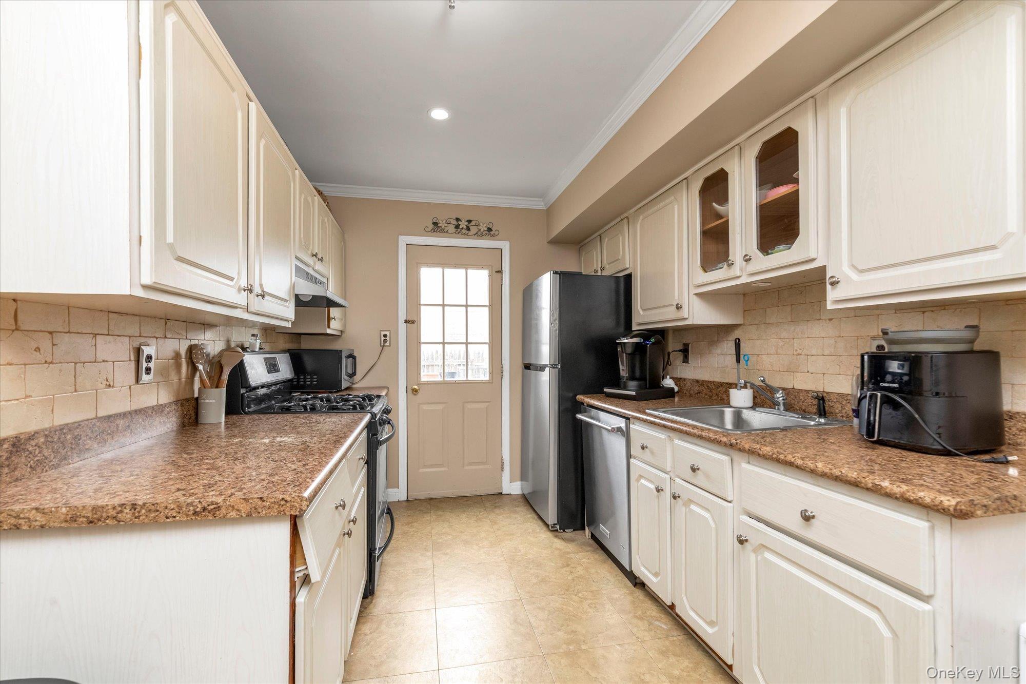 88 E Valley Stream Boulevard, Unit 6 photo 14