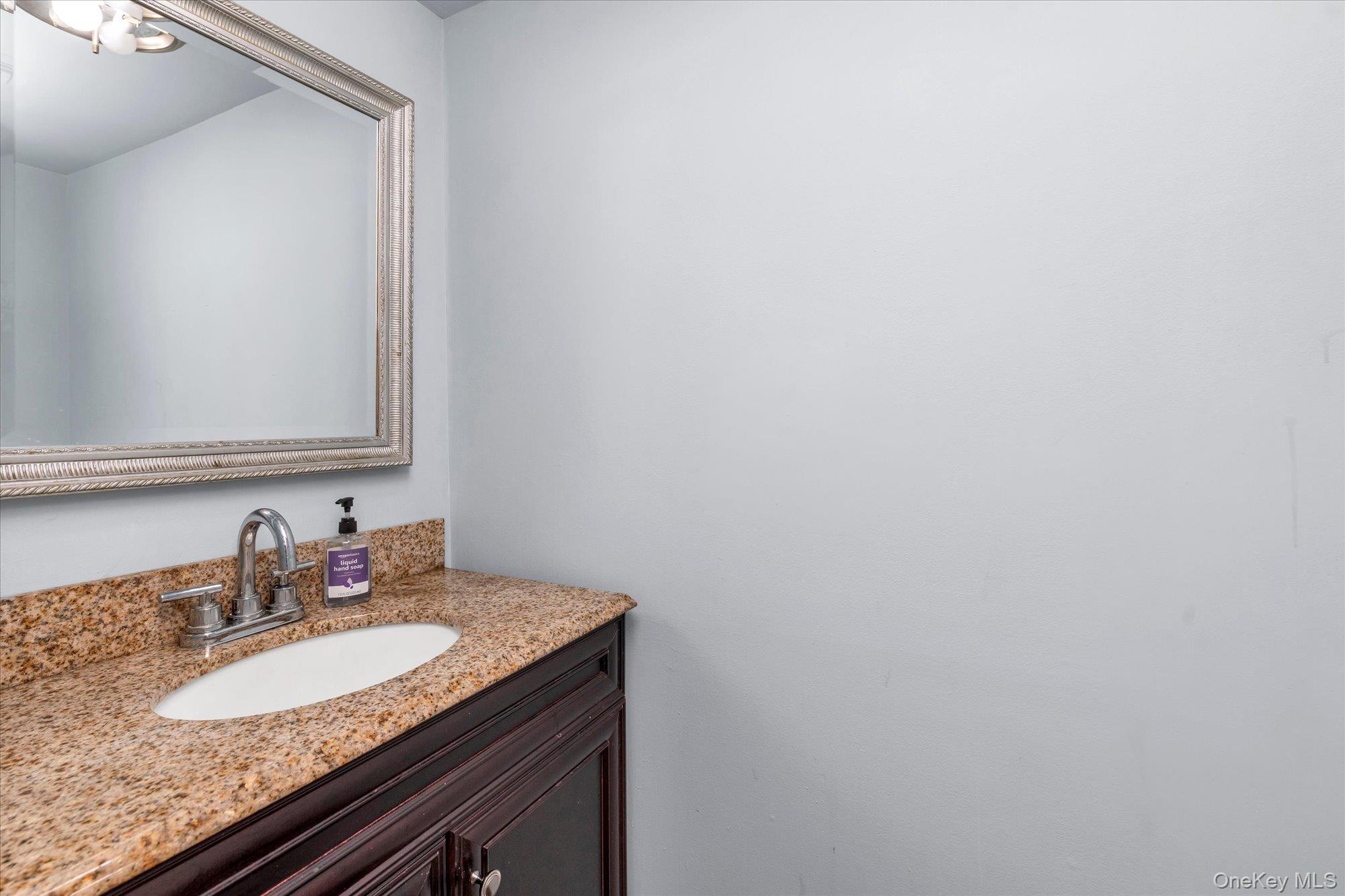 88 E Valley Stream Boulevard, Unit 6 photo 13